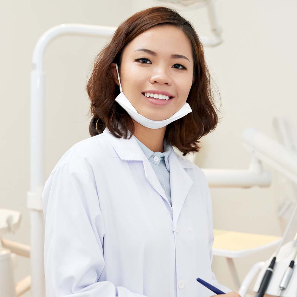 pretty young dentist PRGH